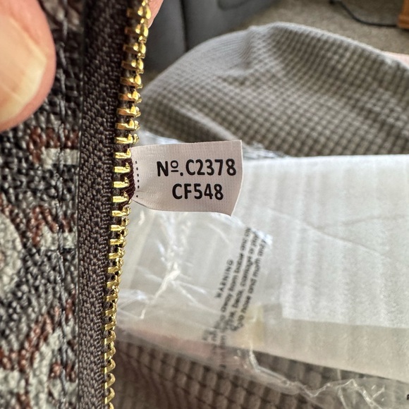 Coach Zip Around Wristlet NWT - Picture 2 of 10